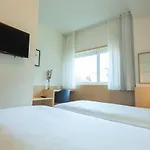 Nocleg ze śniadaniem View - 3*
